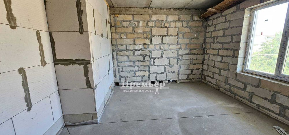 У продажу таунхаус нової споруди.