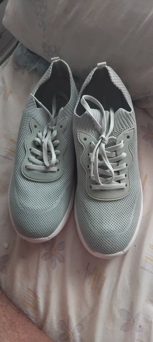 Nr, tenis cinzento novos confortáveis pronto a usar