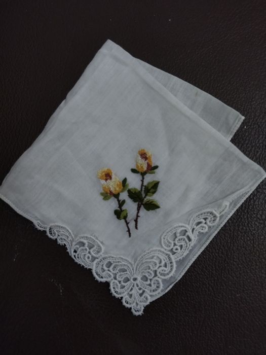 Вінтажна батистова носова хустка