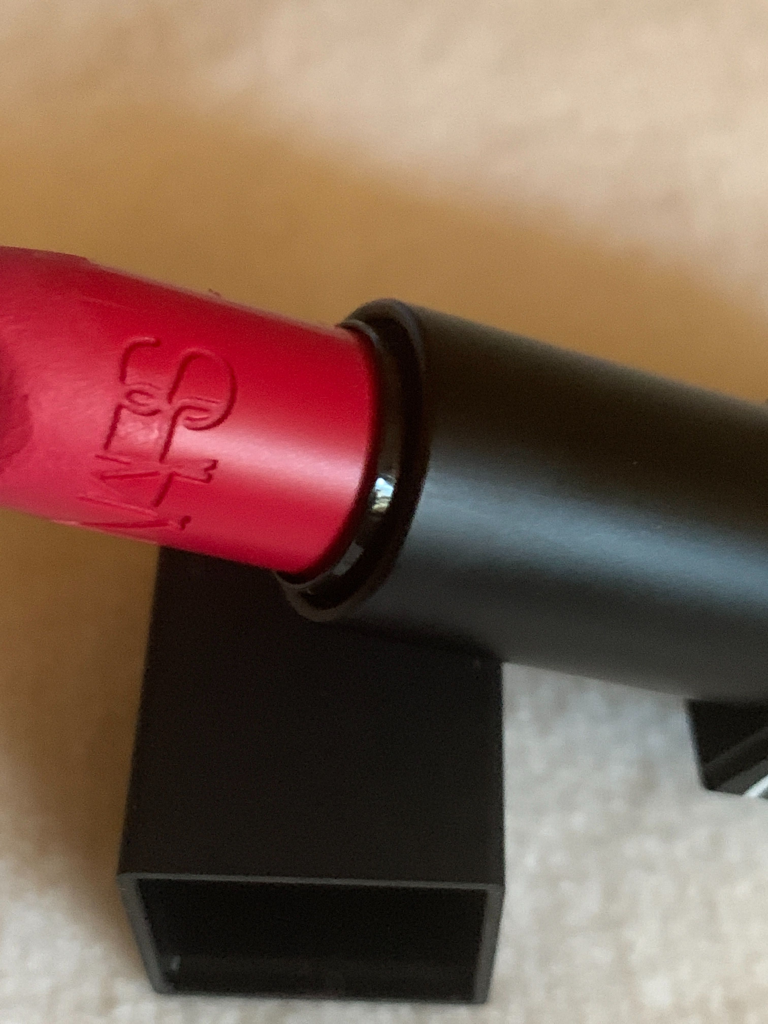 Pomadka NARS Satin Damage Control