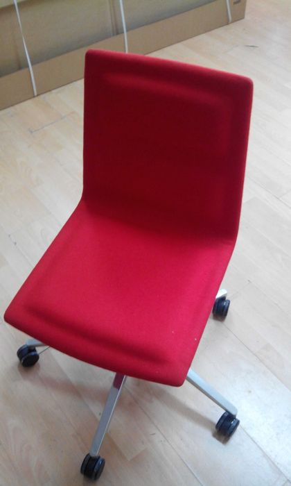 Krzesła różne biurowe konferencyjne i nie koniecznie
