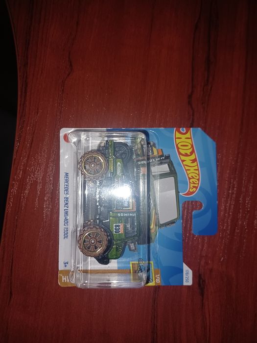 Hot wheels Mercedes Benz Unimog 1300L