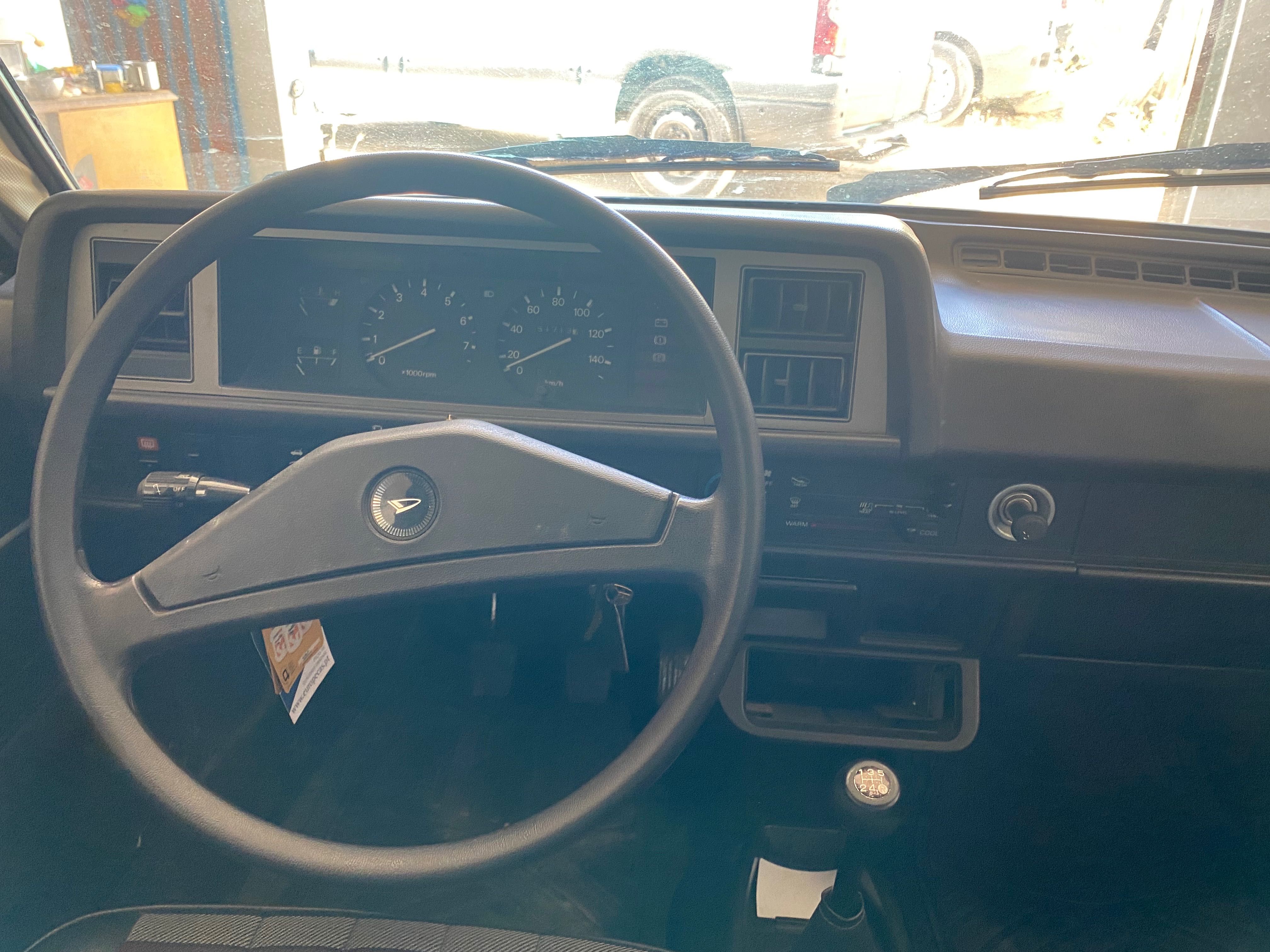 Daihatsu Charade xte 5speed ac