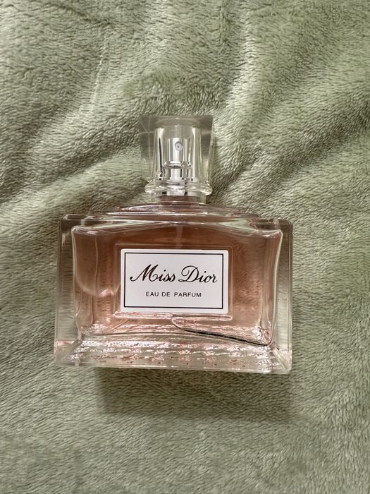 Perfumy “Miss Dior”