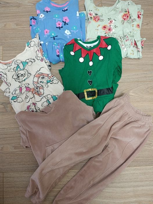 Одяг на дівчинку 5-6 років костюм плаття