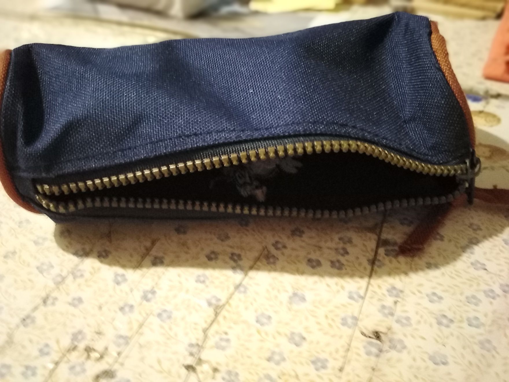 Vendo bolsa de escola bom estado