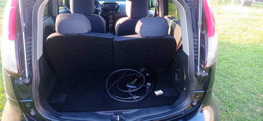 Електромобіль  Peugeot ION