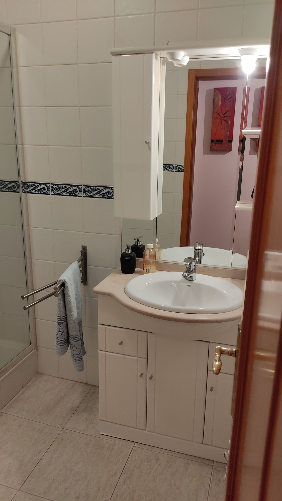 Alugo quarto, casa banho exclusiva