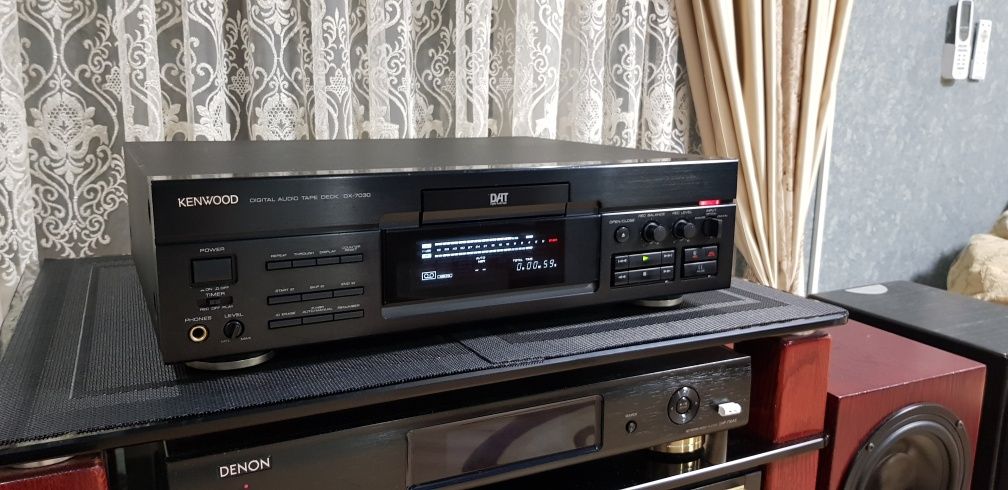 Kenwood DX-7030 digital audio tape deck (Dat)