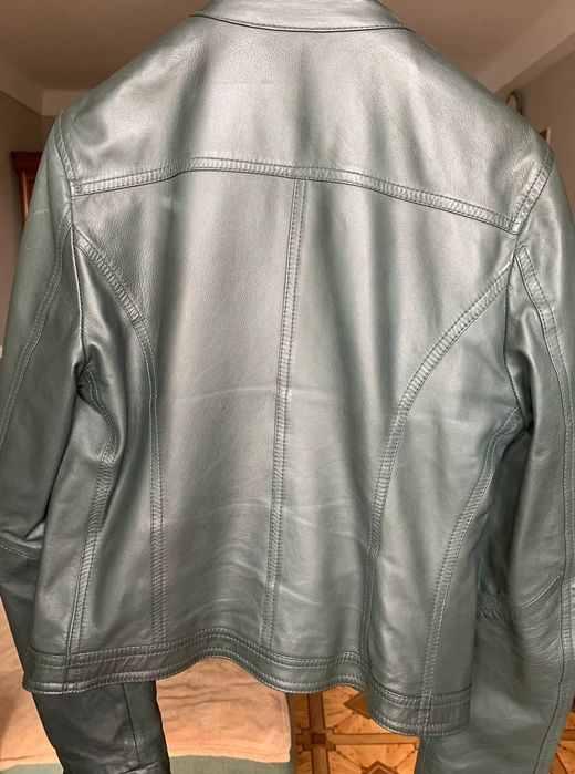 Темно-зеленая куртка из итальянской кожи