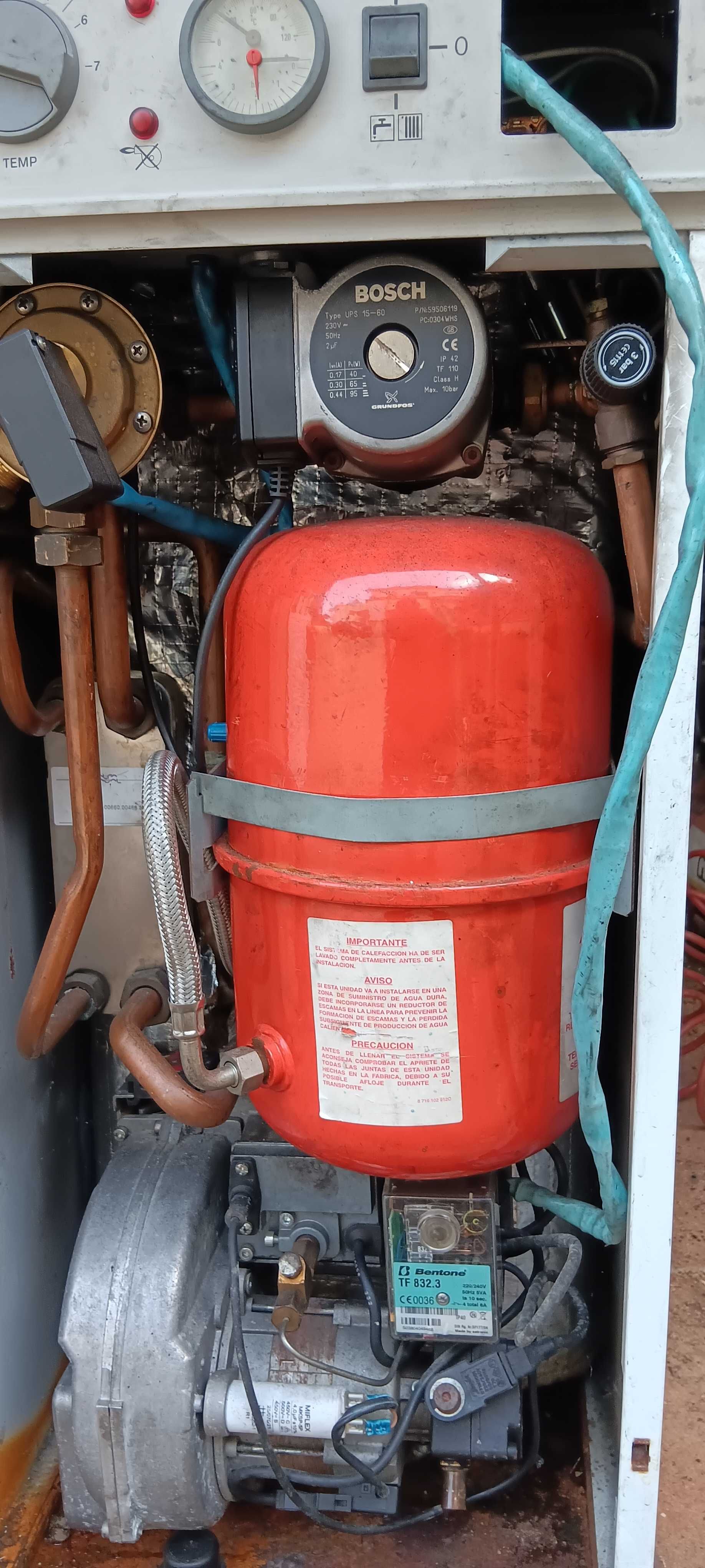 Caldeira a gasoleo da Junkers a funcionar precisa de limpeza