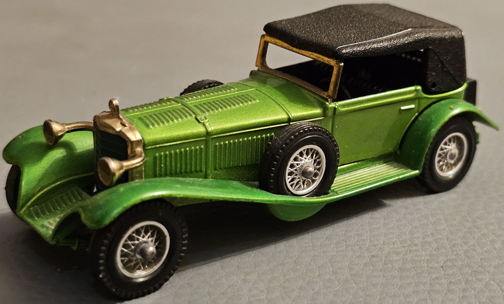 Mercedes-Benz SS, Packard Victoria, Ford T