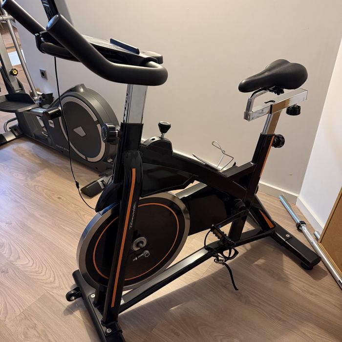 Bicicleta estatica BH S2000 nova, com LCD