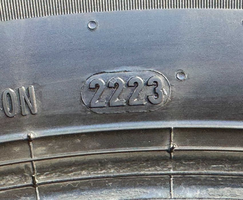 Зимові. Pirelli Vinter 2. 215\60\R17 -4шт -7.5мм.