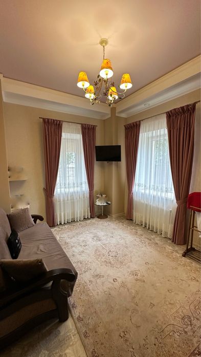 Продається просторий будинок з ландшафтною ділянкою|10 соток|266,6м2