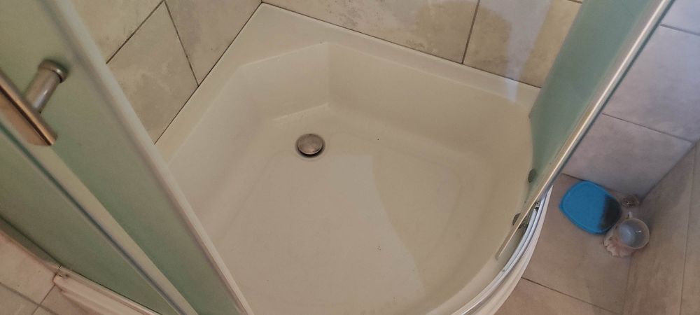 Продам душевую кабину 90 на 90 см.