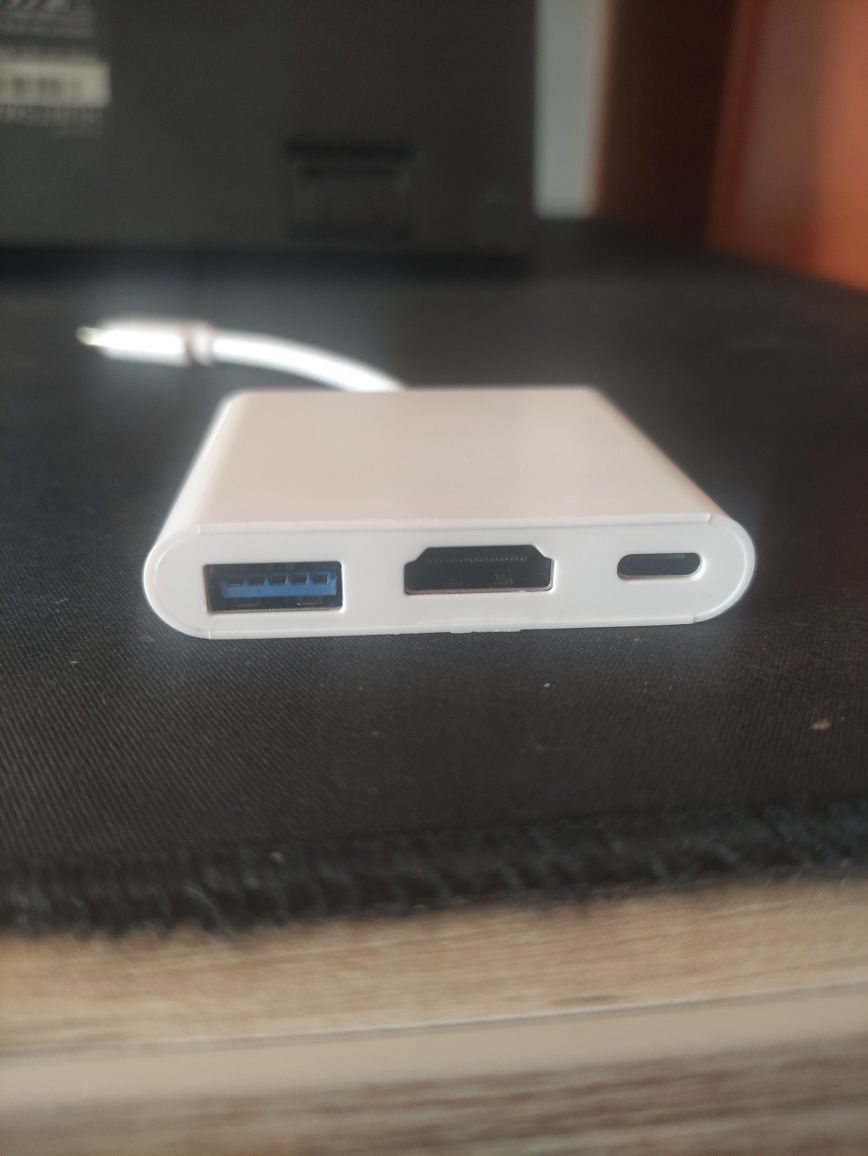 Adaptador de USB C para USB 3.0 HDMI e USB C (PD)