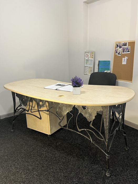 3 столи офісні дизайнерські з кованою художньою основою