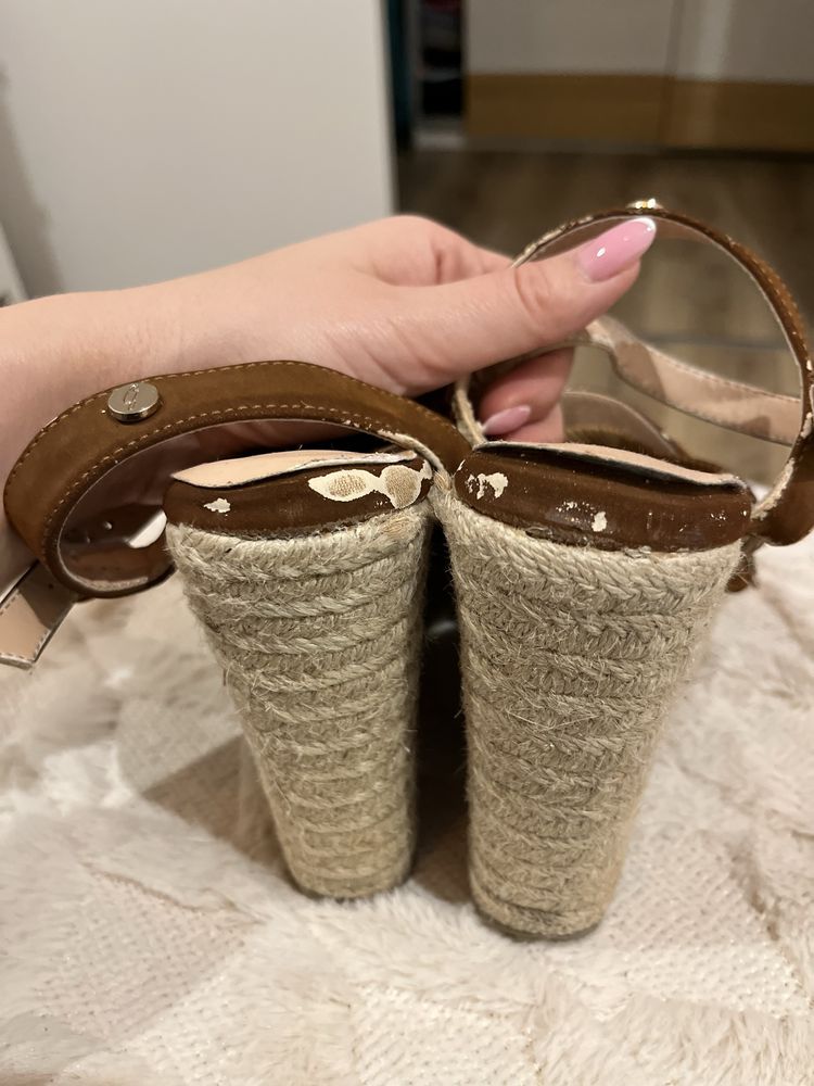 Sandały na koturnie guess r.40