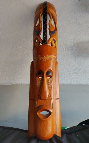 Mascara tribal em madeira