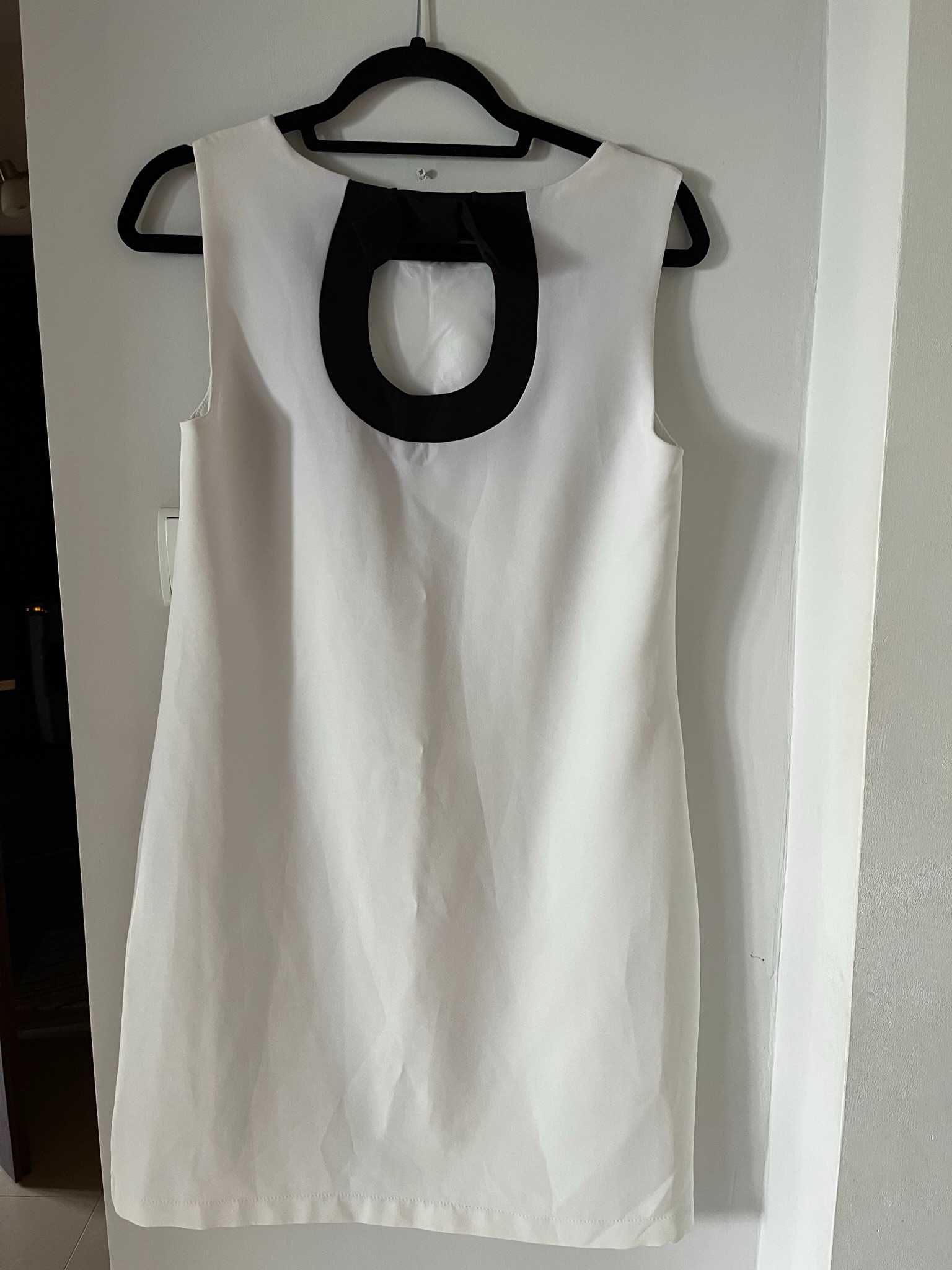 Biała krótka sukienka r. M