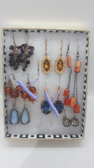 Броши,кольца,серьги.