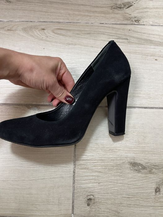 Туфлі на підборах замшеві