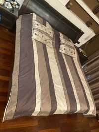 Narzuta na łóżko + 2 poduszki z wypełnieniem brązowo beżowy