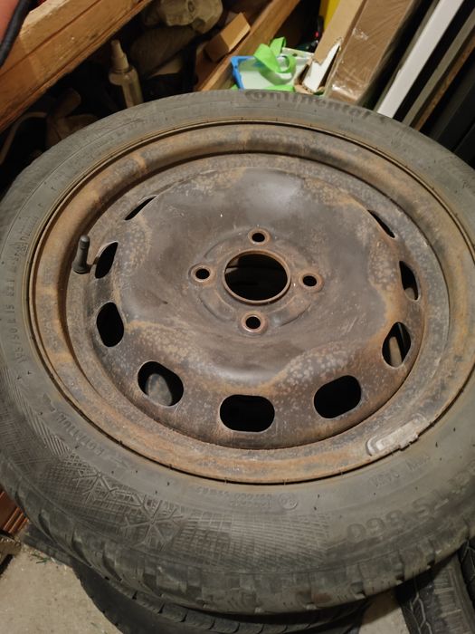 Felgi stalowe Ford Fiesta z oponami zimowymi Continental 15"