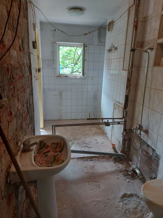 Skuwanie tynków, kafelek, posadzek, wyburzanie ścian, wynoszenie gruzu