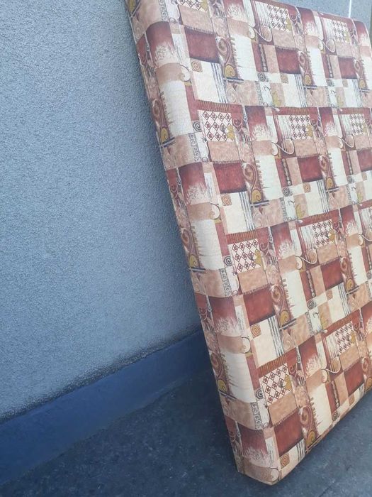 Матрац на дерев'яному каркасі 160х200