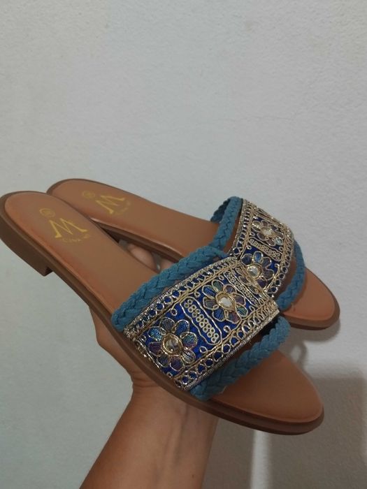 Chinelos modelo Indiano todos trabalhados em azul