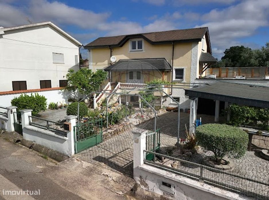 Moradia T4 para venda