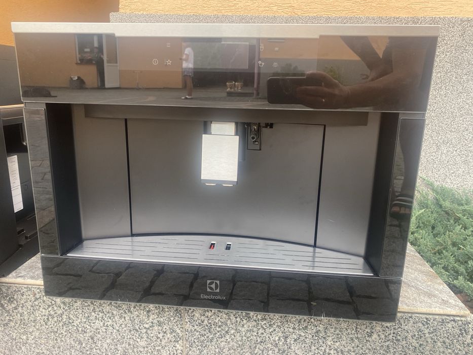 Кавомашина автоматична Electrolux KBC85X