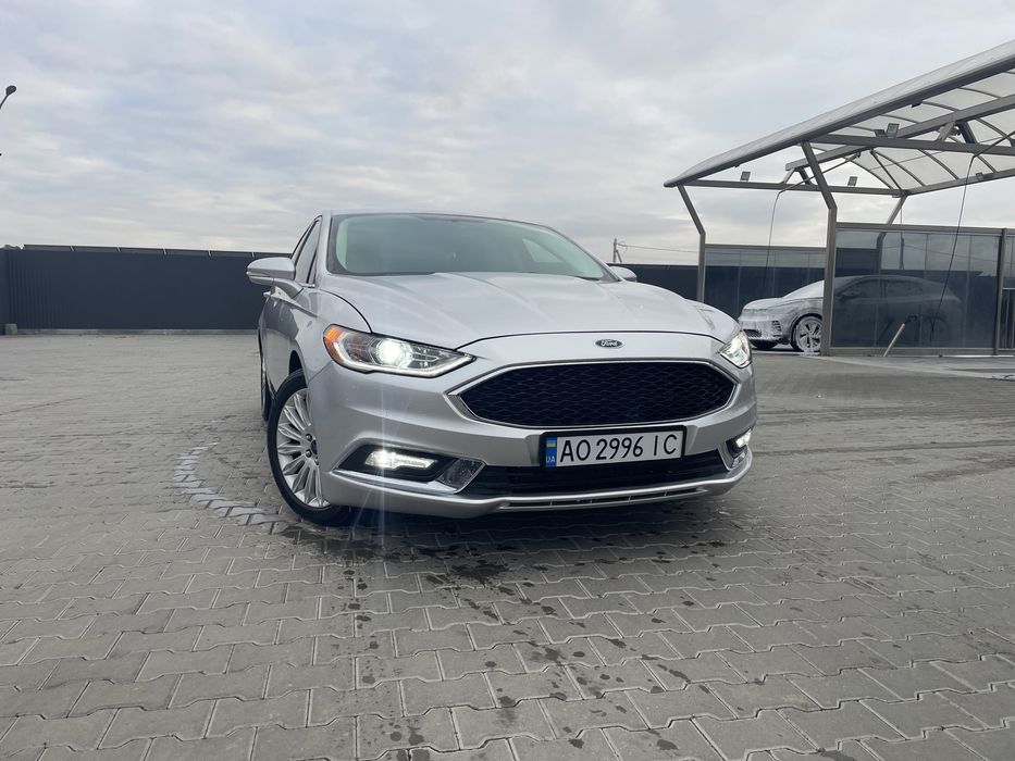 Ford Fusion надійне економне авто