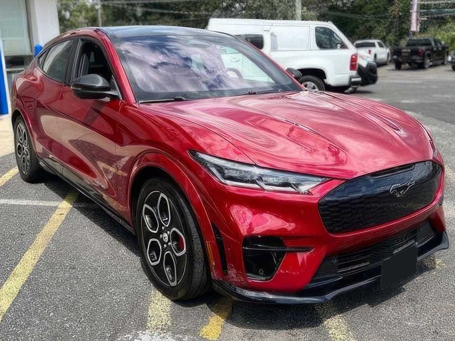 Ford Mustang Mach-E GT      2022