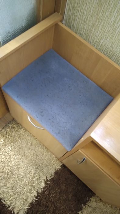 Тумба в прихожу.