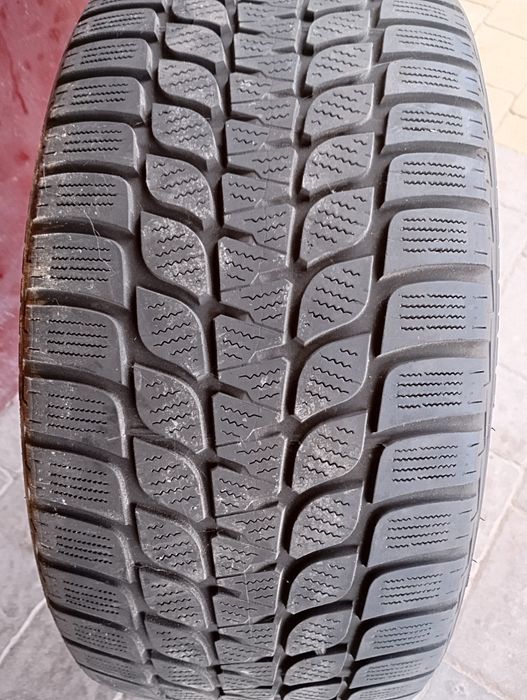 Дві шини все сезонні 245/40R18