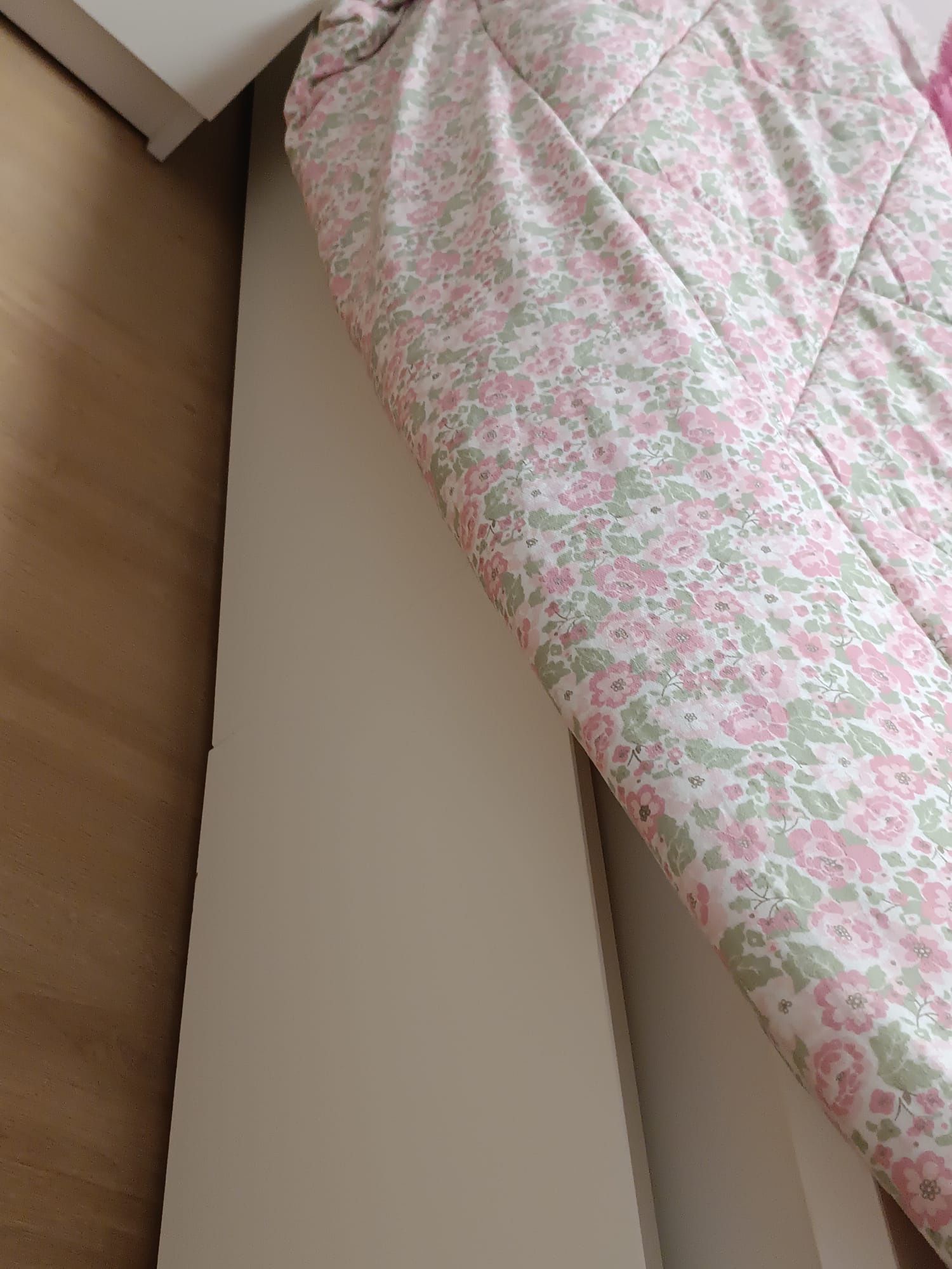 Cama malm, com colchão e estrado e duas gavetas