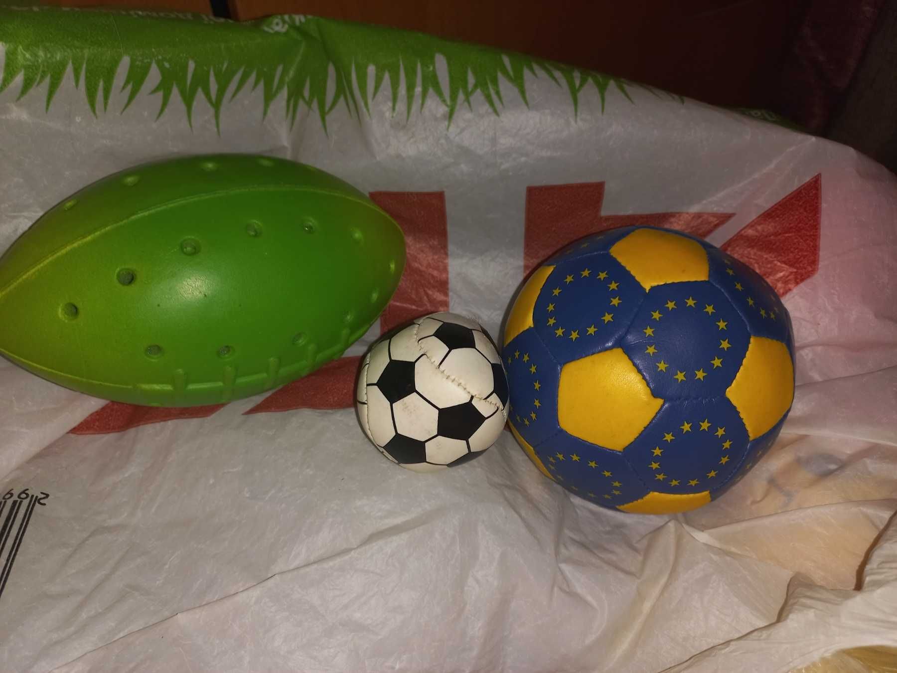 игрушка мячики зеленый типа пластик и 2 мягконабивных набром