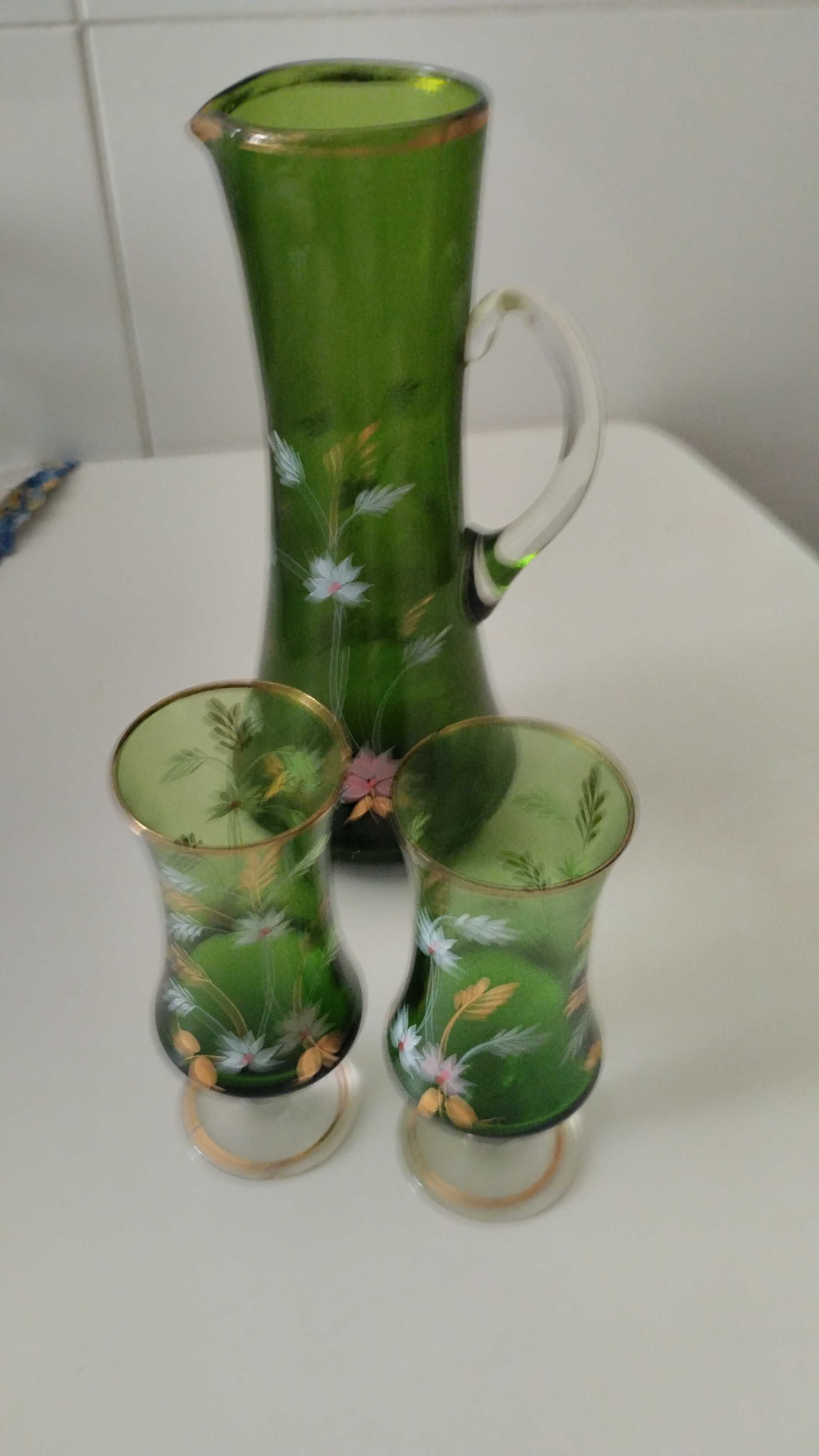 Jarra de vinho com 2 copos antigo. Mais 50 anos vendo 45 euros