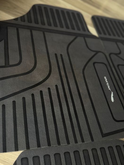 Dywaniki Jaguar – uniwersalne, miękkie, bardzo dobry stan
