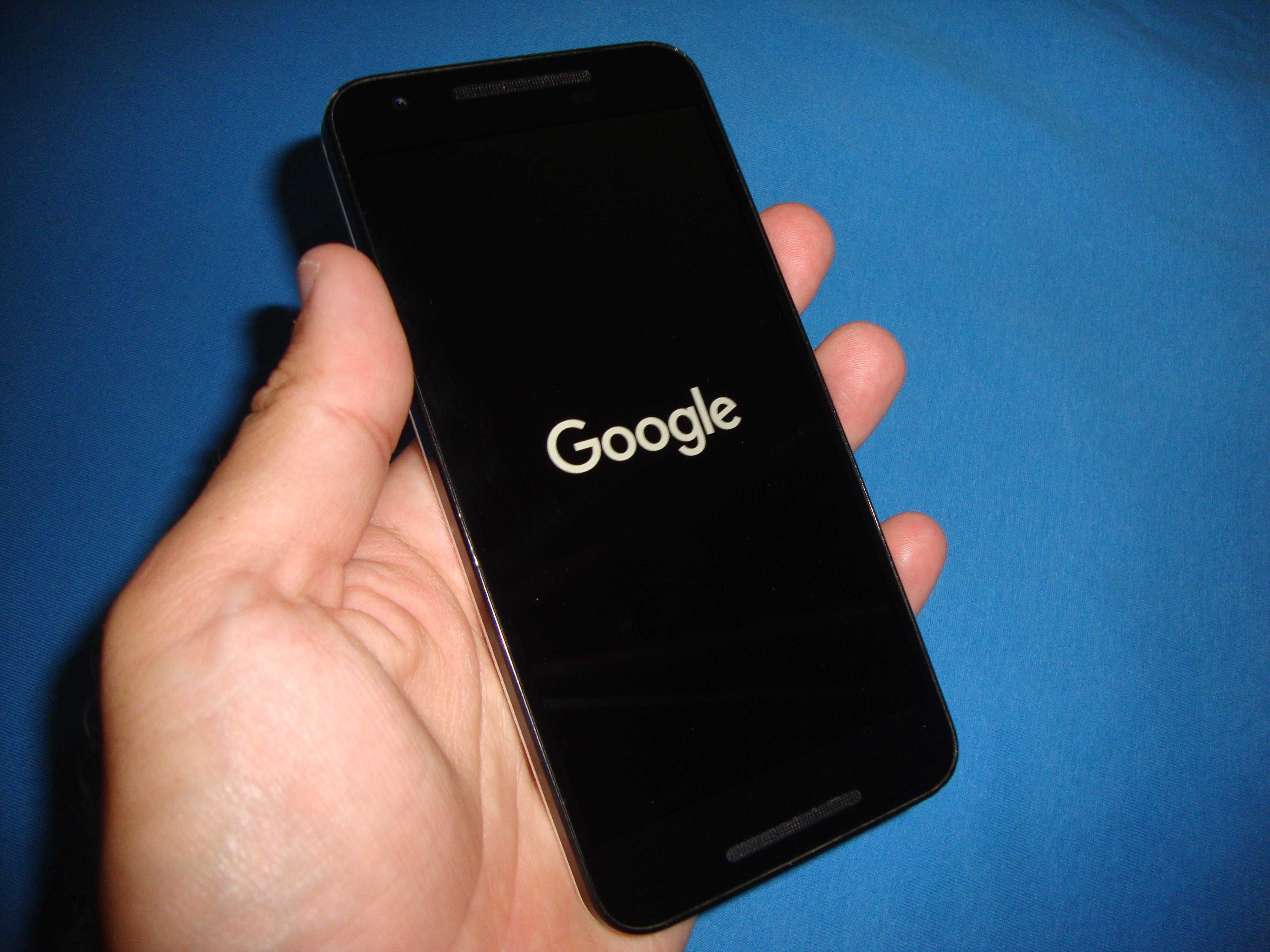 Смартфон LG Nexus 5X 16GB White перезагружается