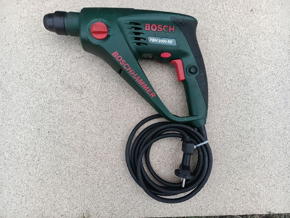 Перфоратор - дрель Bosch.