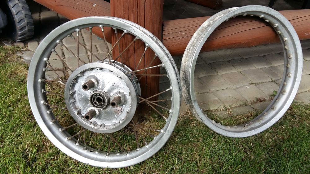 Części  motocykla MZ 250.Nyple chrom 70 szt oryginał DDR