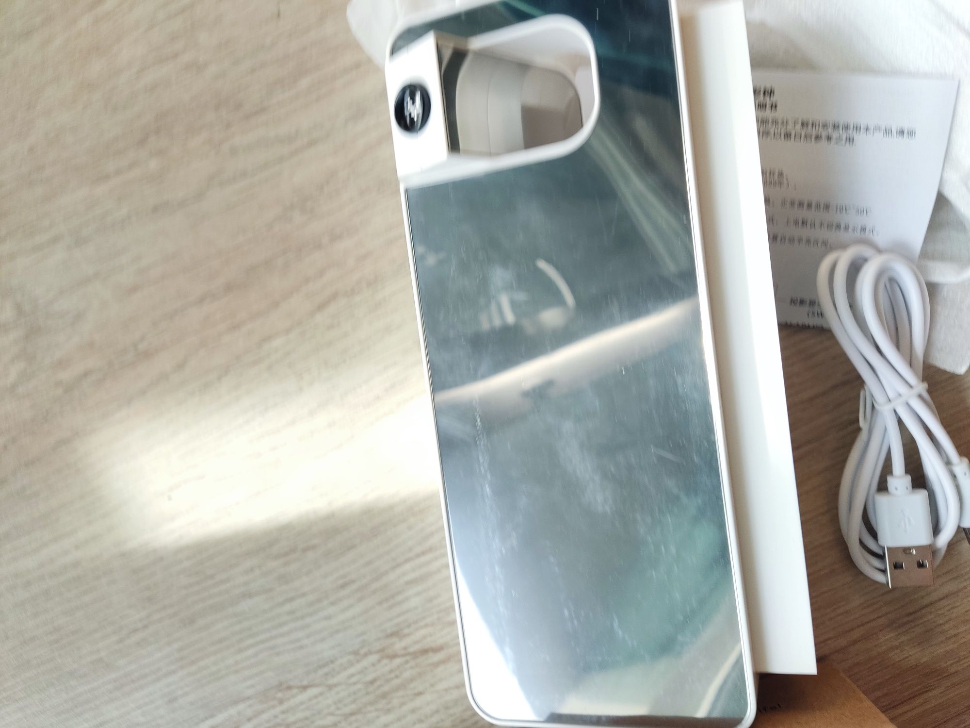 Zegar lustrzany LED z projektorem Budzik ładowany USB