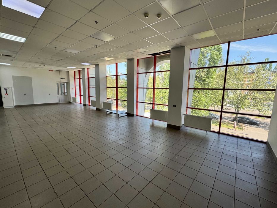 Октябрське ТЦ Депот торгове приміщення 23 кв.м. ремонт гарне місце