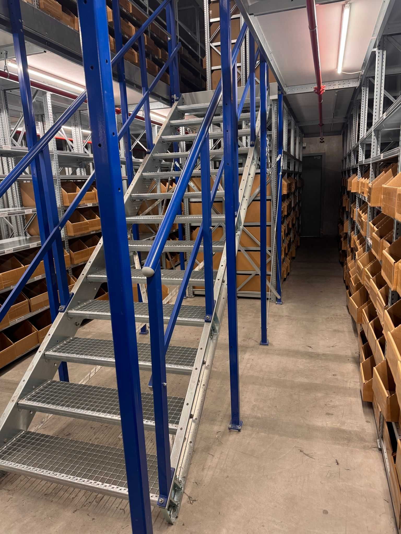 schody magazynowe zewnetrzne tarasowe modulowe , stalowe, ocynkowane