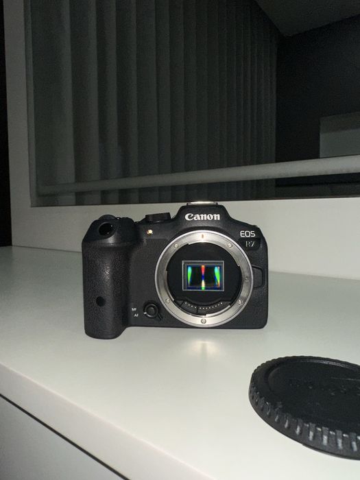 Canon EOS R7