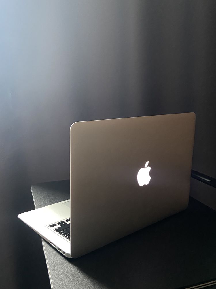 MacBook Air (13-inch, Early 2015)